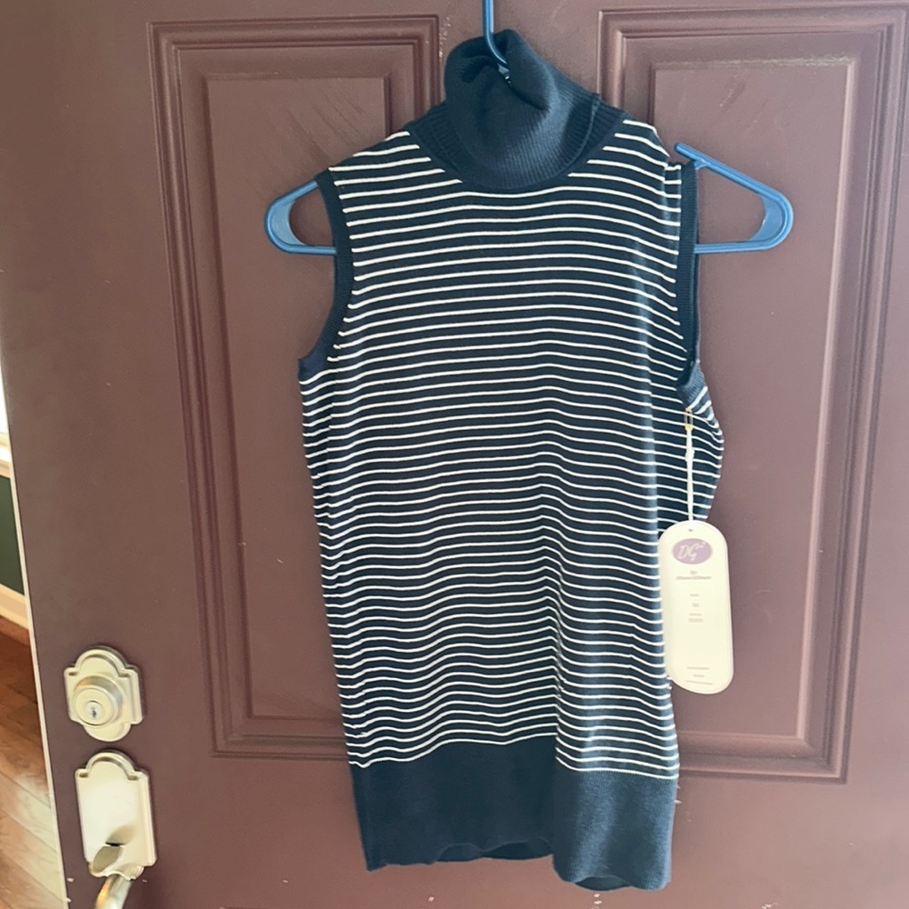 Womens xs sleeveless turtleneck top